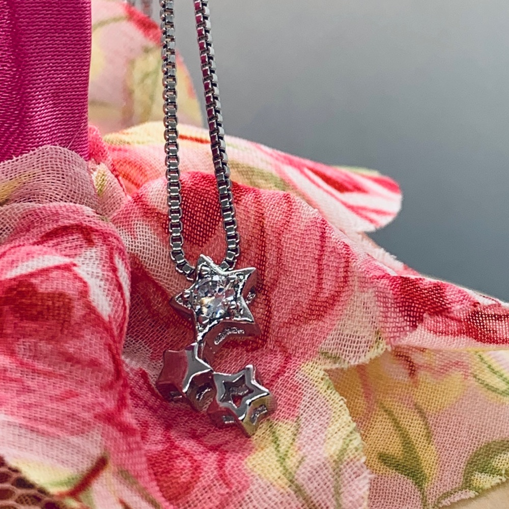 🌟 Sterling Silver 925 CZ Stars Necklace - Picture 4 of 5